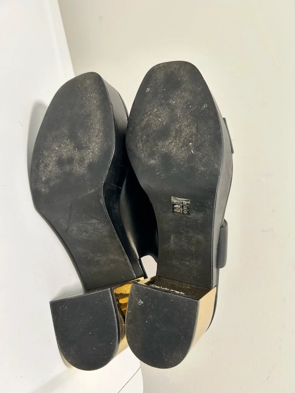Calvin Klein Iven Platform Sandals Black with Gold Heel Size 9
